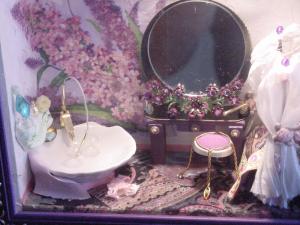 vitrine miniature chambre lilas