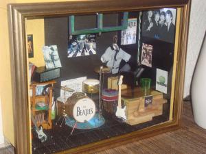 vitrine Variétés et Beatles avec son et lumière